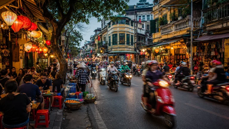 vietnam-hanoi-busy-street